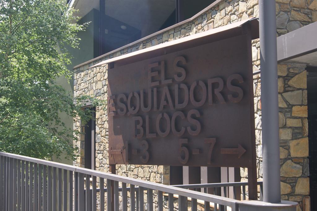 Apartaments Els Esquiadors Llorts ภายนอก รูปภาพ