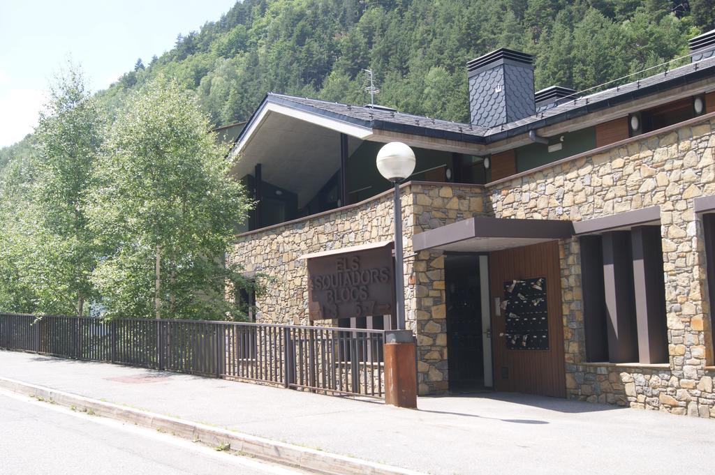 Apartaments Els Esquiadors Llorts ภายนอก รูปภาพ
