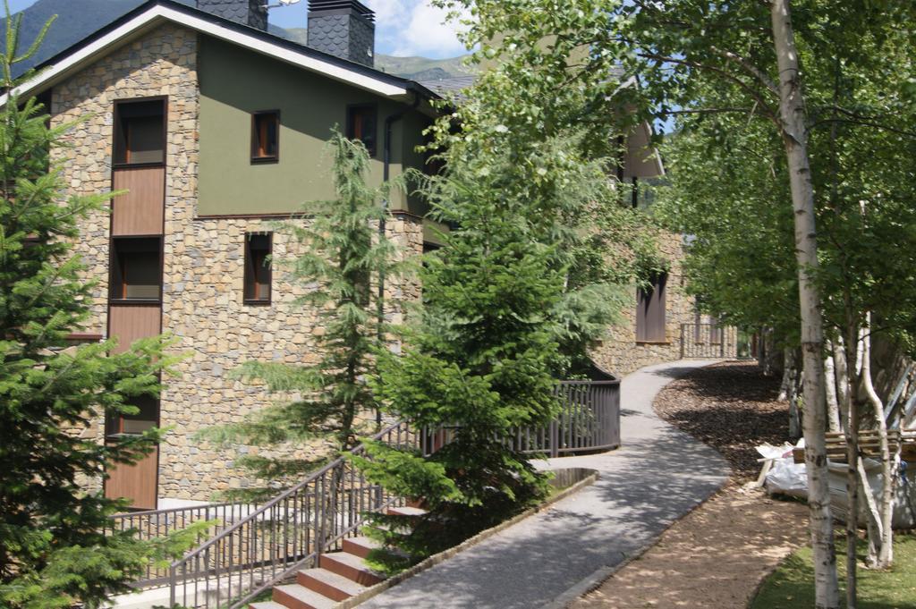 Apartaments Els Esquiadors Llorts ภายนอก รูปภาพ